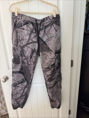 Smoke & Ash Wimen’s Gray Camo Cargo Joggers